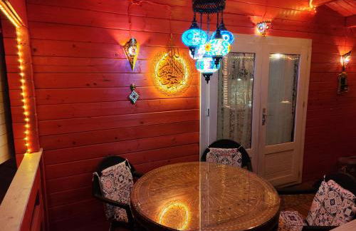 Refugio madera estilo árabe con estatuas, estanques y un pequeño zoo - Foto 30