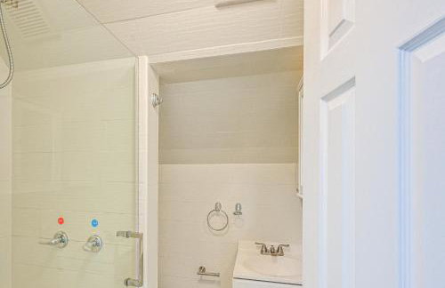 Long Island Duplex By Airport and Train - Foto 17