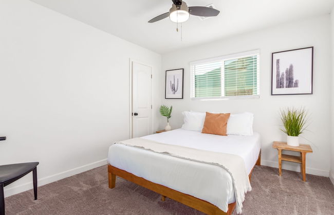 The Melrose ASU Pool Workspace Firepit - Photo 17