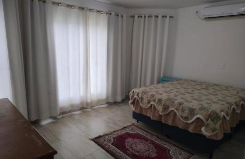 casa 700m da praia, ideal para família, 3 quartos , piscina, ar condicionado, churrasqueira, wi fi, estacionamento, até 10 pessoas, - Foto 6