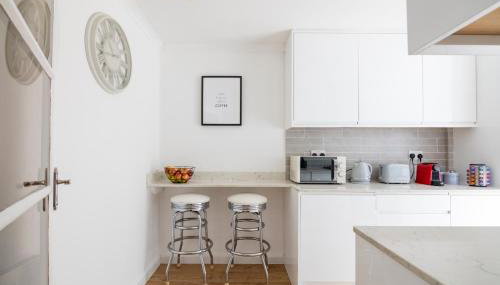 Gorgeous Modern Apartment near Redhill Station inc Private Garden & Parking - Foto 4