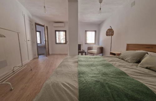 Habitación amplia y tranquila con baño privado en piso compartido - Photo 16