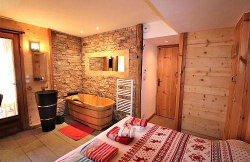 Chalet with Ski Slope Views, Jacuzzi & Cinema Room - Foto 9