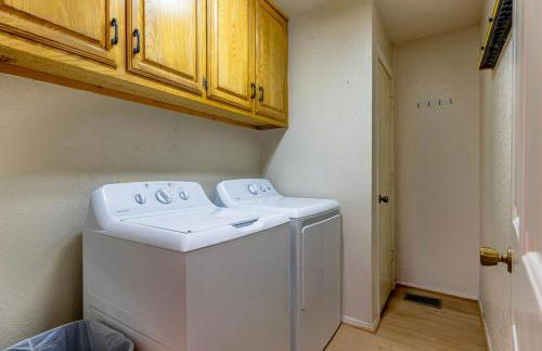 Retro Retreat - Fire Pit, Billiards, Media Room, Games - Photo 6