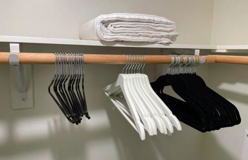 Bright Top Floor-Elevator-Walk Downtown-Laundry - Foto 35