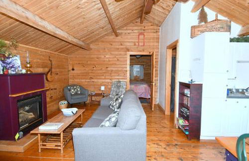 Whispering Hills -- Pet Friendly - Hot Tub - Grill - Wifi - Fire Pit - Covered Porch - Screen Porch - Fireplace - View - Billiard Table - Game room - Foto 8