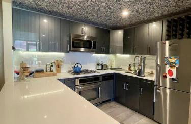 Bright 2-Story Brooklyn Oasis w Patio & Fire Pit - Foto 6