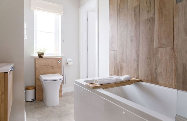 Mariners Stylish Beachside Getaway With Sea Views - Photo 73