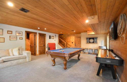 One of a Kind Cabin, Covered Deck, Spa, and Games - Foto 27