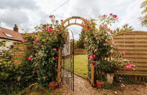 Dreamy Suffolk Country Cottage Escape - Photo 30