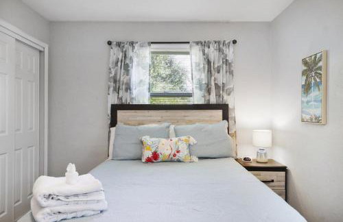 Cheerful residential home with boat launch access - Foto 4