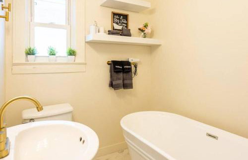 Charming Modern Farmhouse Retreat - Foto 2