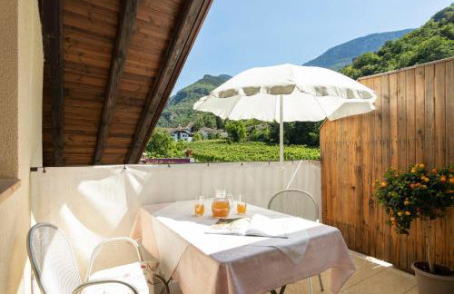 Kreuzwegerhof Nals - Historic Nature Stay with Pool near Meran & Bozen - Photo 17