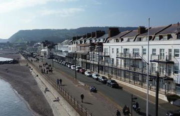 Large detached house near the sea - Photo 22