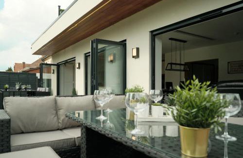 Modern Spacious House - Sleeps 16, Free Parking, Sun Terrace - Foto 21