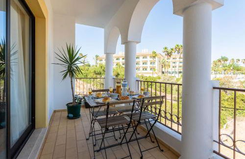 Host Wise - Lively Charming Apartment w Pool - Foto 22