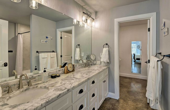 Hot Tub and Fire Pit! Cozy Granbury Escape Near Lake - Foto 35