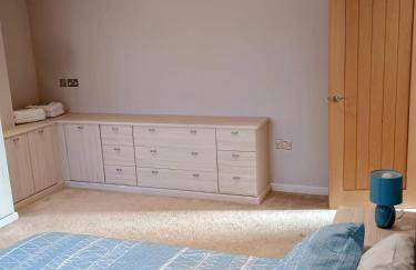 Countryside 2 Bed Bungalow with Stunning Views Free WiFi and Parking Ideal for Business and Leisure - Photo 30