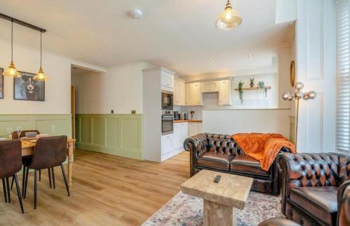Betty's Townhouse- Luxury 2 bed appt with parking - Photo 6