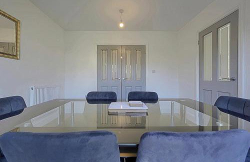 Comfortable 3-Bed Home - Driveway Parking - Foto 36