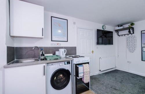 Jephsons Lodge Studio 5 - Free Parking, Prime, WiFi, Gorgeous Basement Studio - Foto 12