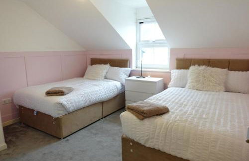 4 bedroom, Sleeps 12, Free Parking - Foto 4
