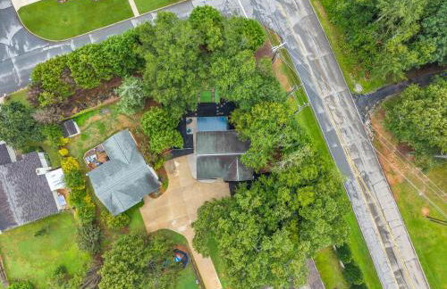 MiniGolf, HotTub, FirePit, PetFriendly, Sleeps 8 - Foto 8