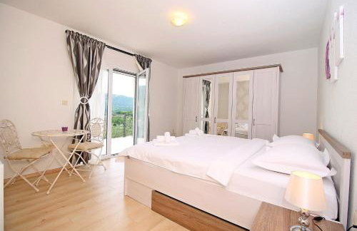 Villa Pasika with private 31m2 pool, summer kitchen with BBQ, 4 bedrooms - Photo 18