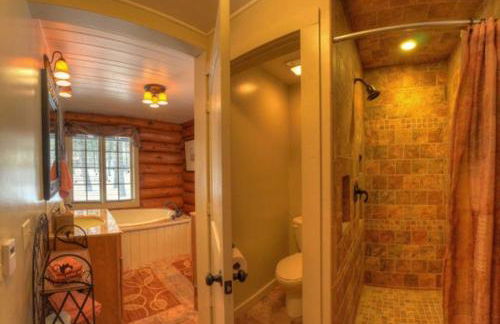 Historic Log Cabin #14 at Horse Creek Resort - Foto 20