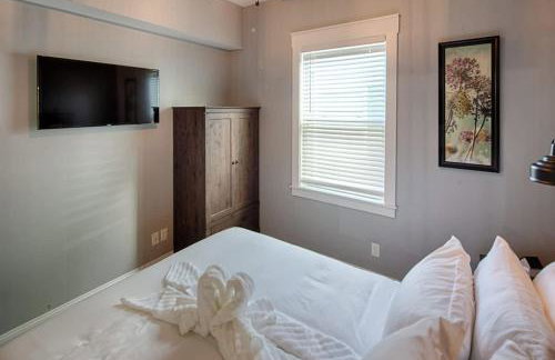 Quaint Cottage with Private Pool-Walk to Everything - Foto 17