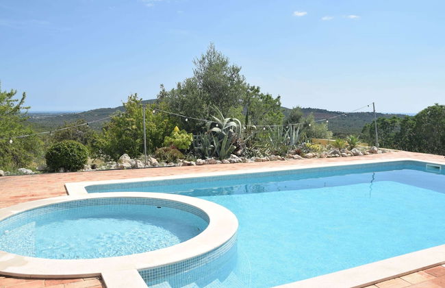 Elegant Loule Mansion With Pool - Photo 27