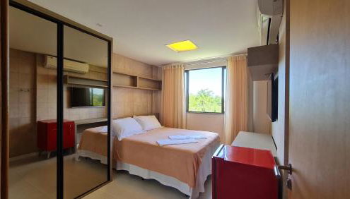 Apartamento espetacular na MELHOR praia da Bahia, GUARAJUBA é uma das únicas praias com selo azul do Brasil -Luxo, lazer, diversão e tranquilidade! Projetado para que você tenha a melhor experiência em hospedagem - Condominio tipo resort, o mais procurado - Foto 5, wardrobe