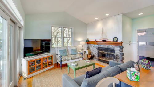 Cottage with Private Beach and Fire Pit in Manistee! - Foto 4