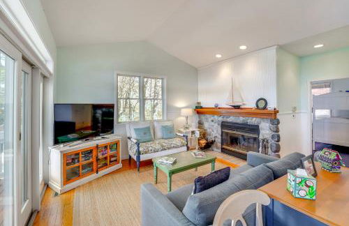 Cottage with Private Beach and Fire Pit in Manistee! - Foto 4