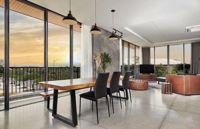 Modern 2 Bdr Apt, Large Living Room, High Speed Wifi - Photo 1