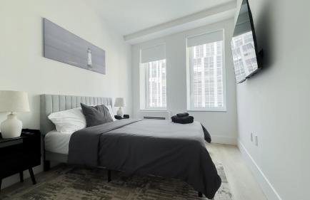 Stylish 3BR Luxury Retreat in the Heart of FiDi - Photo 8