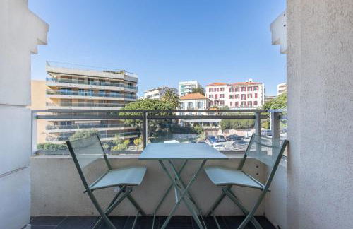 LB Vacation Rentals I Cannes Center, Renovated Apartment with Balcony, Ideal for Holidays or Congress! - Photo 11