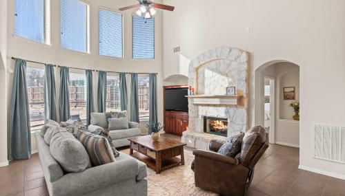 Spacious 4BR 3BA with Yard Mins to LakeLewisville - Foto 2