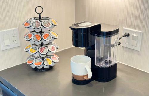 Upscale Escape 10 Min from Disneyland With Pool & Gym - Foto 6