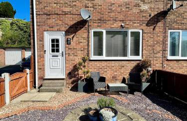 3BR, Sleeps 5, Free Parking, Fast WiFi, Near M62 & Leeds - Foto 10