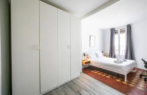31ARA1092- Newly Refurbished 2BR Flat in the Gothi - Photo 17