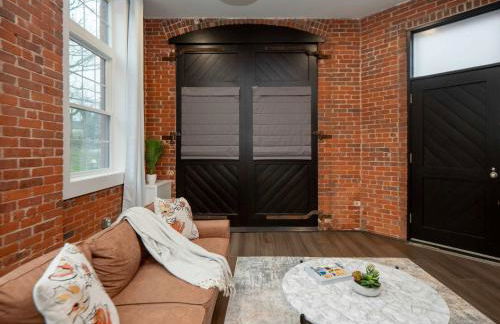 Jennifer's Historic Loft Glass Bedroom - Foto 25