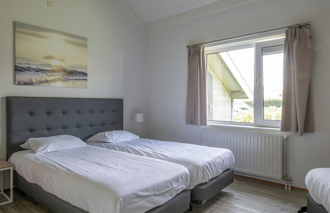 Bungalow in Zeeland Near Sandy Beaches - Photo 5