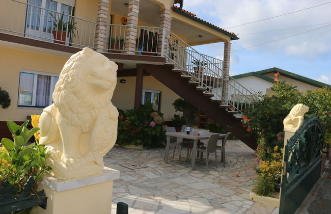 3 Bedroom Apartment in a Ground Floor of a Vila Wseparate Kitchen Living Room - Foto 56