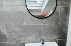 Charming Attic Retreat with Sloped Roof - Foto 22