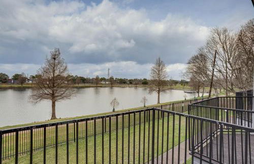 Lake-View Townhome with Pool Access in Houston Area! - Foto 4