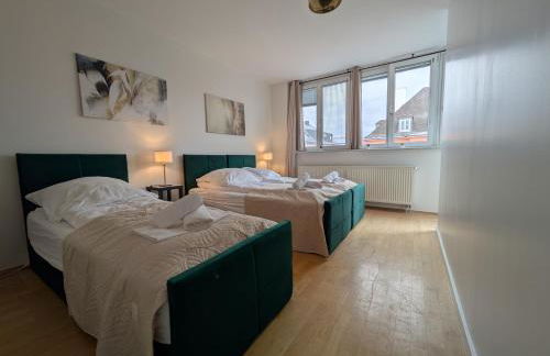 Munich Large Apartment 145 qm and 5 Bedrooms with Roof Terrace in centrally located 1 to 14 Guests - Foto 12