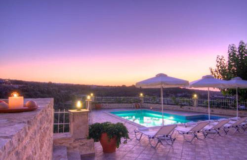 Antigoni Villa, Spacious Nature Retreat with Pool, By ThinkVilla - Foto 18