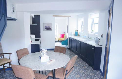 New street Luxury town house in the centre of Holt with free PARKING for one car - Foto 2