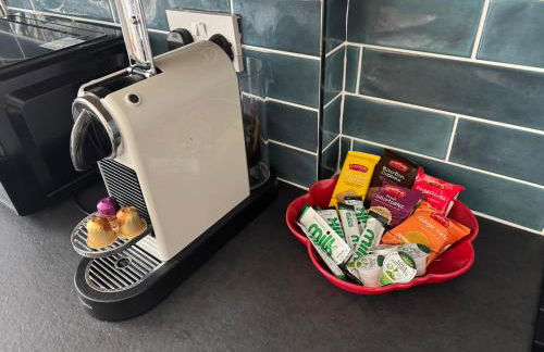 Levenshulme House - 2 Bedroom - Sleeps 6 - Free Parking & WiFi - Foto 2